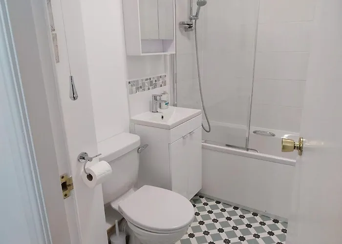 120 N Marine Road Flat 8 - 2 Bed With View Of Cricket Ground Apartment