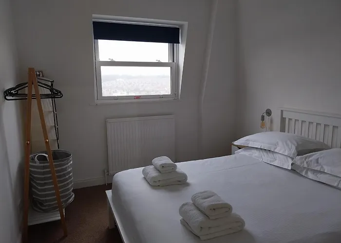 120 N Marine Road Flat 8 - 2 Bed With View Of Cricket Ground