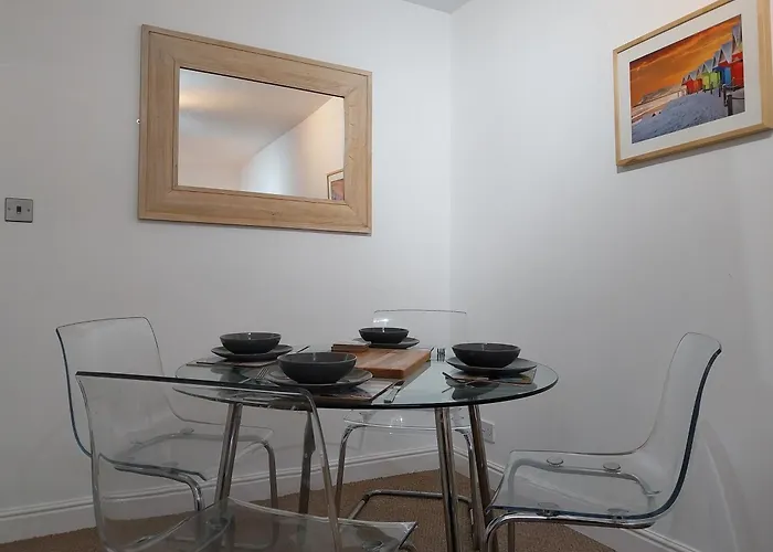 Apartment 120 N Marine Road Flat 8 - 2 Bed With View Of Cricket Ground *