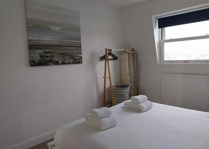 120 N Marine Road Flat 8 - 2 Bed With View Of Cricket Ground